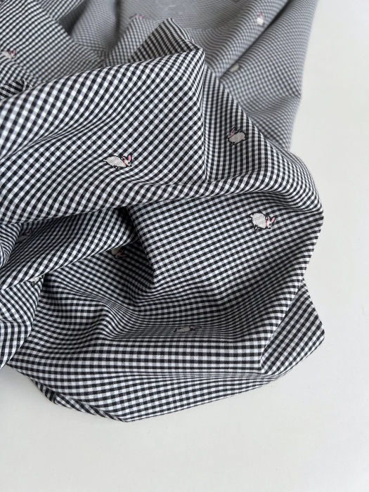 Tissu vichy coton noir et blanc 2mm broderie petits lapins Batikou - 5