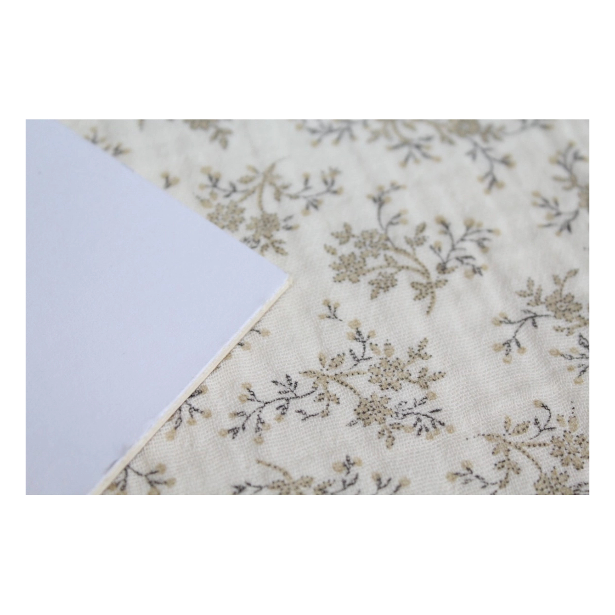 Meriem - Double gaze de coton BIO écru à motifs fleuris