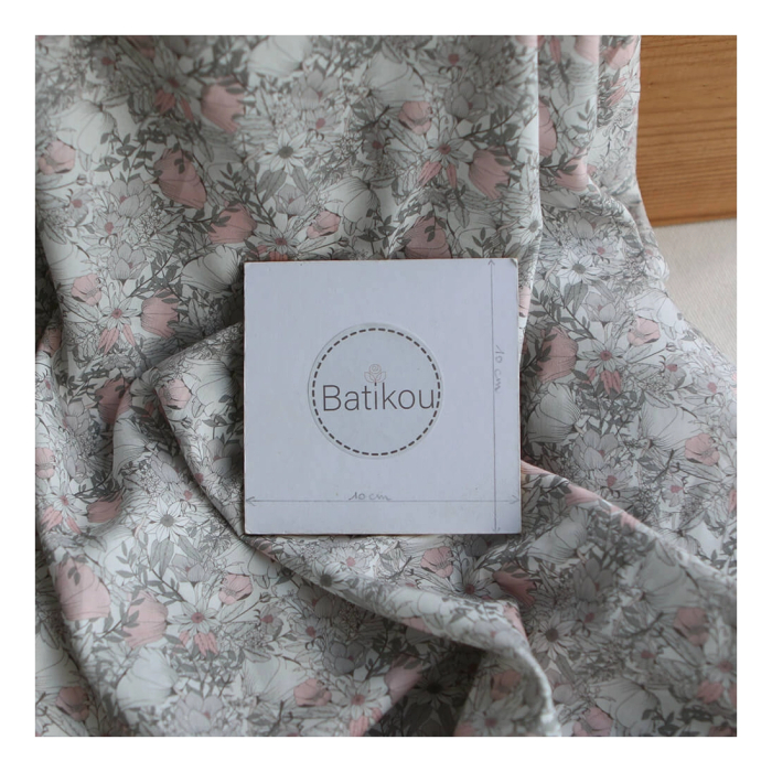 Tissu exclusif Coton lawn motif Lina gris