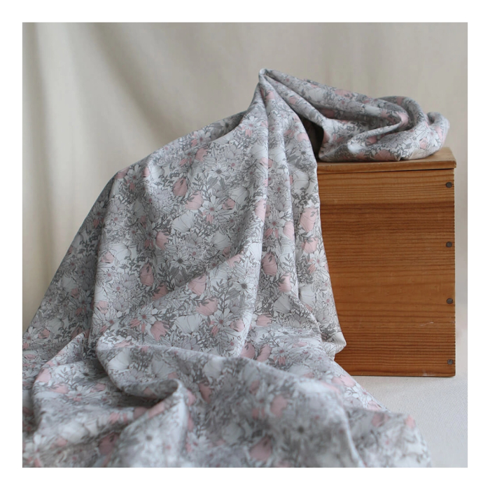 Tissu exclusif Coton lawn motif Lina gris