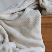 Polaire douce beige motif pois argentés