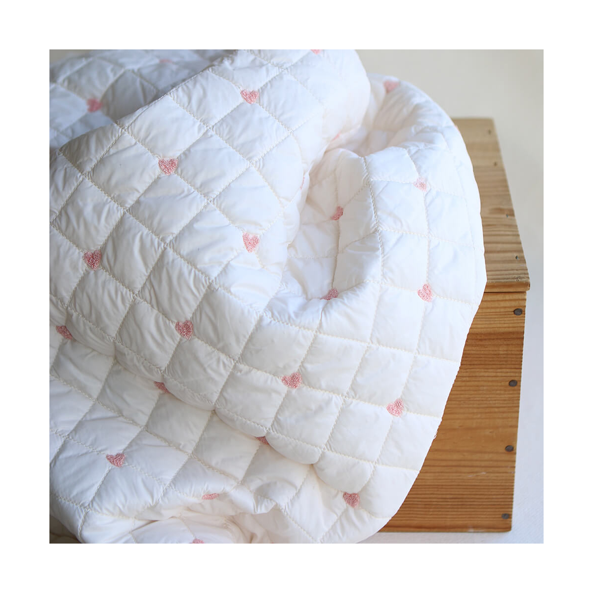 Cora - Matelassé doux et souple coeurs brodés rose
