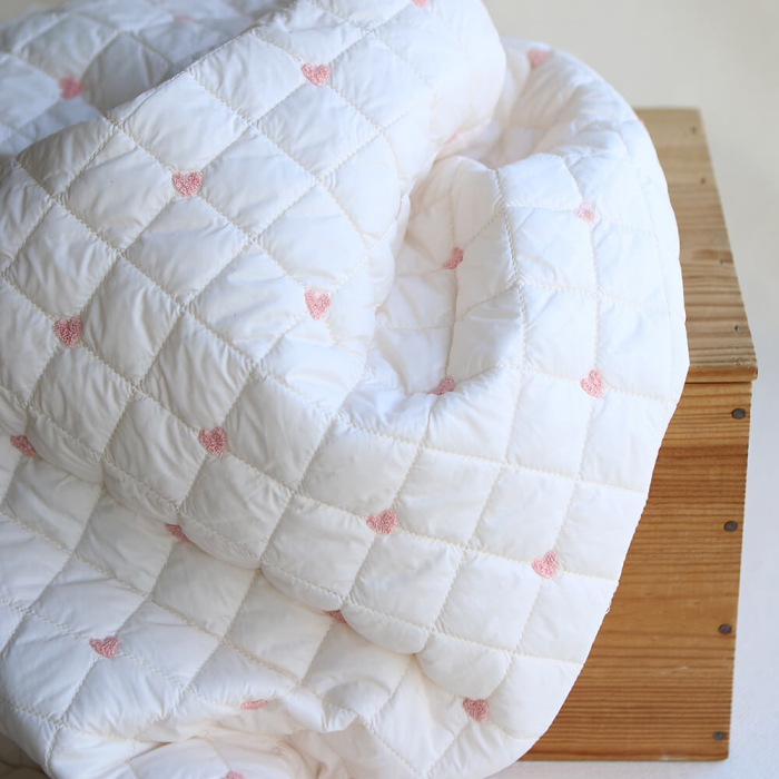 Cora - Matelassé doux et souple coeurs brodés rose