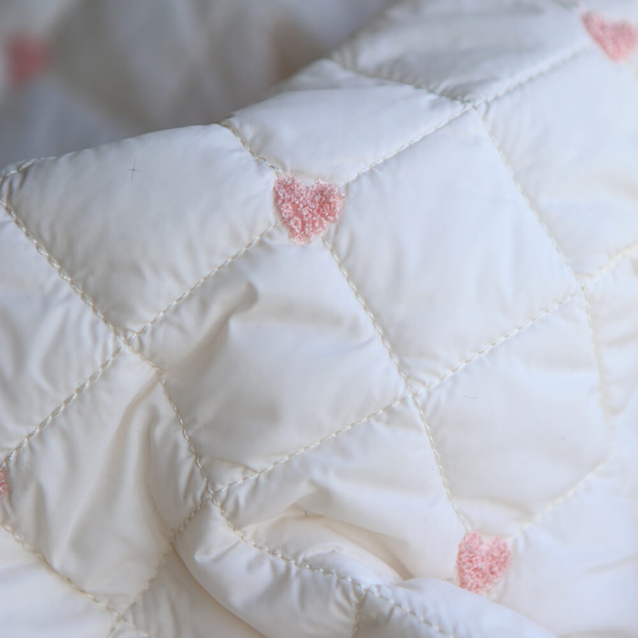 Cora - Matelassé doux et souple coeurs brodés rose