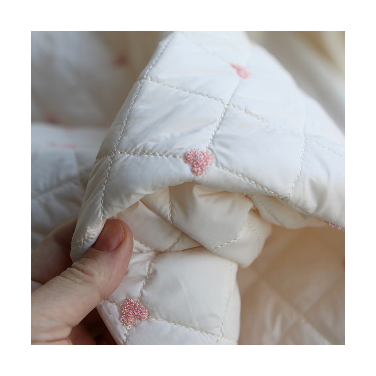 Cora - Matelassé doux et souple coeurs brodés rose