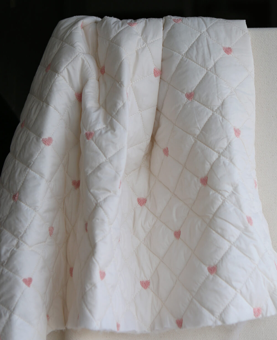 Cora - Matelassé doux et souple coeurs brodés rose