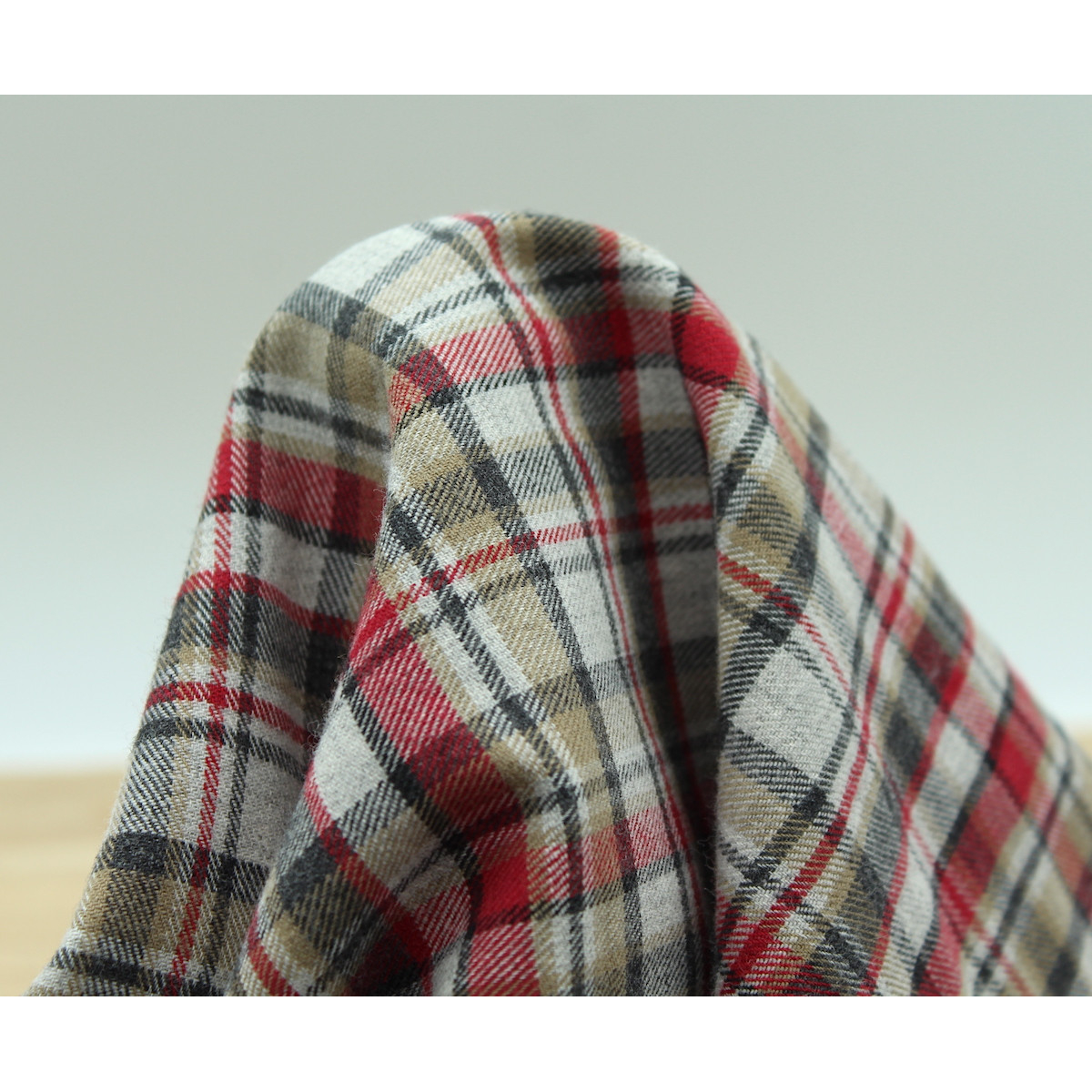 Tissu sergé de coton gratté organique imprimé tartan Tissu sergé de coton gratté organique imprimé tartan