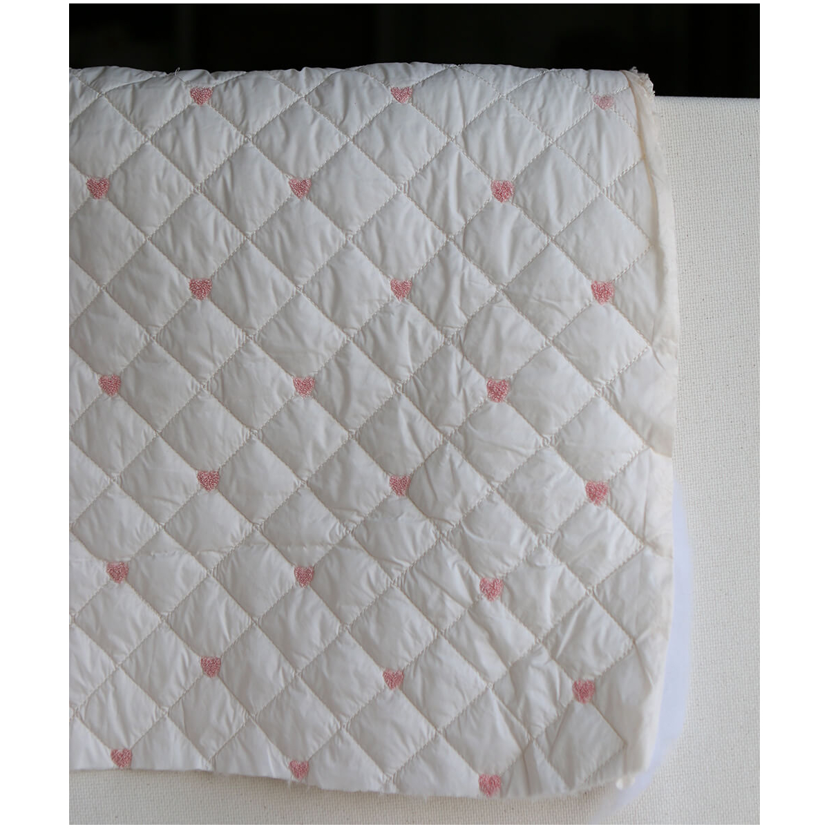 Cora - Matelassé doux et souple coeurs brodés rose