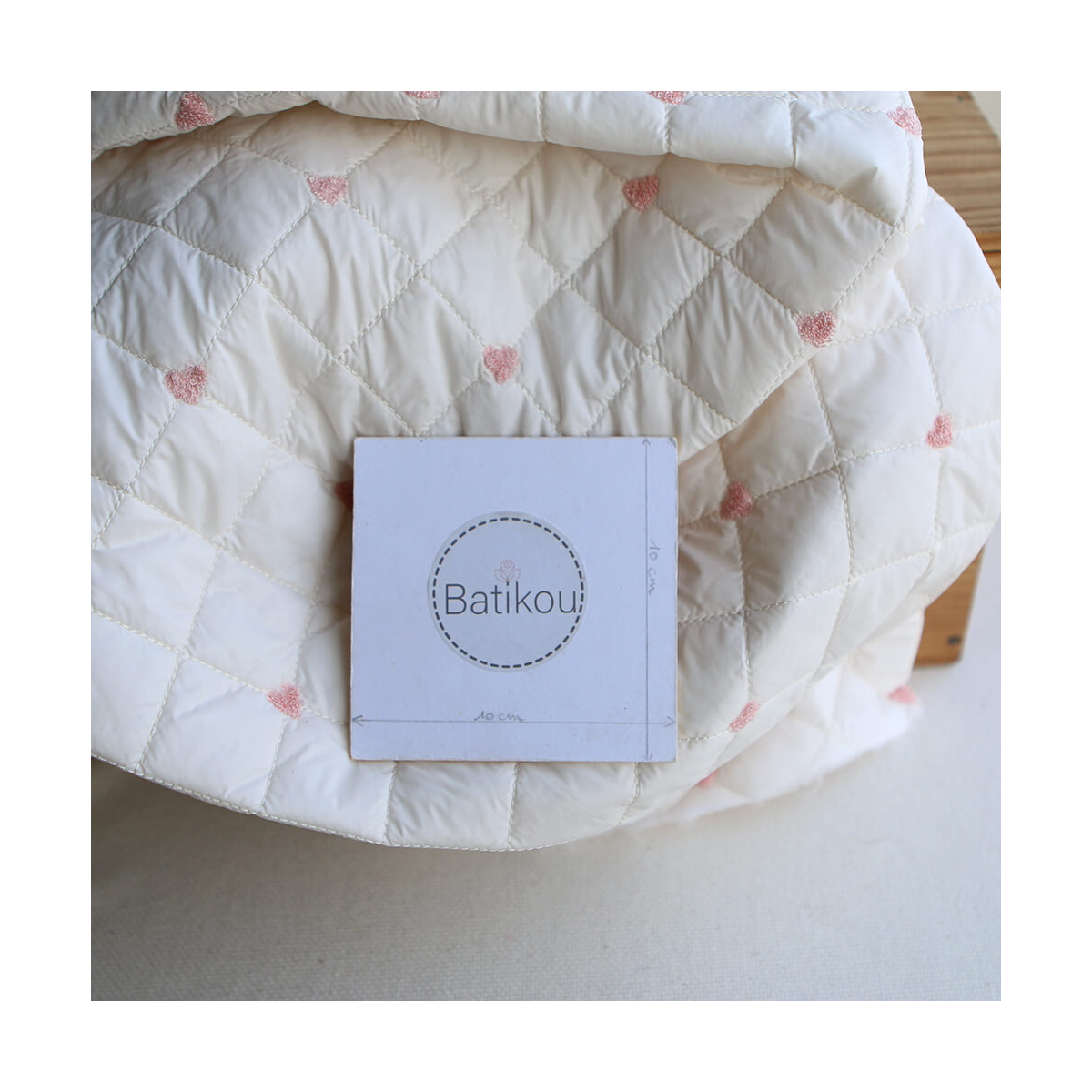Cora - Matelassé doux et souple coeurs brodés rose