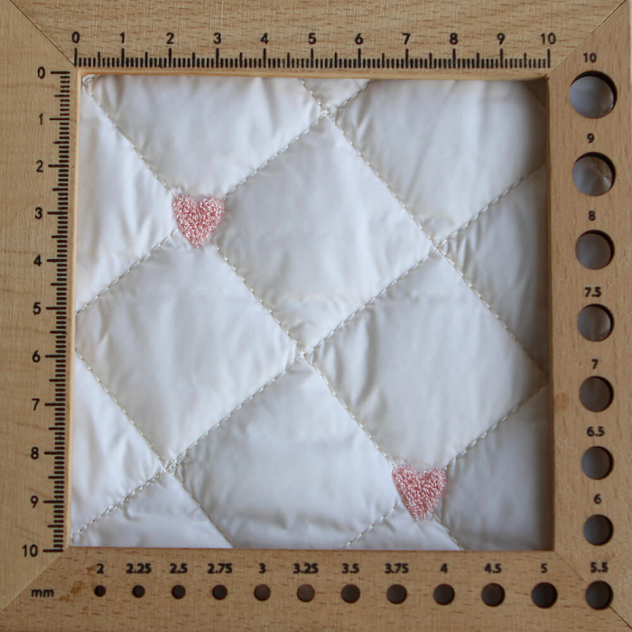 Cora - Matelassé doux et souple coeurs brodés rose