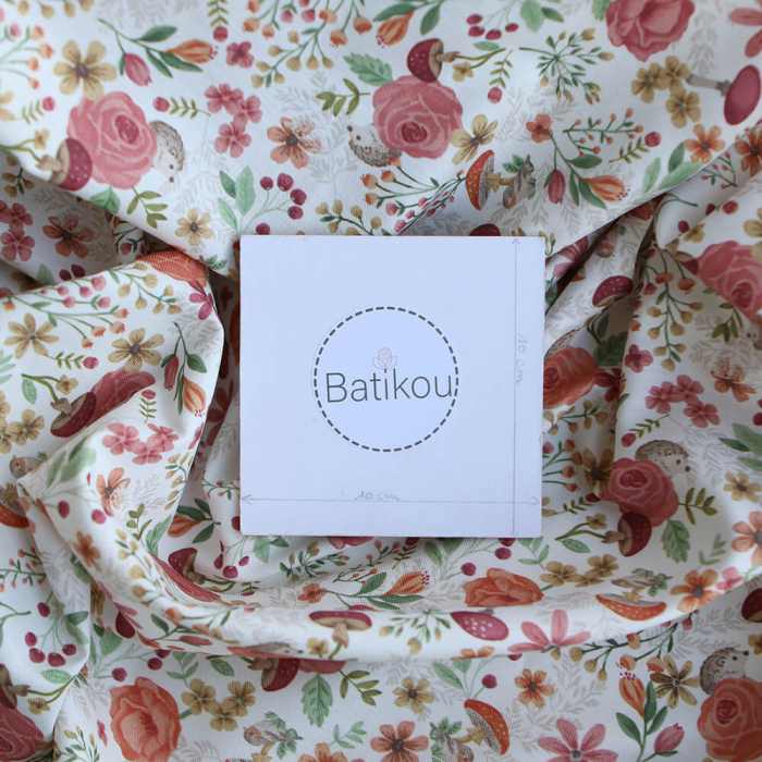 Tissu twill sergé coton organique imprimé fleuri hérissons bordeaux