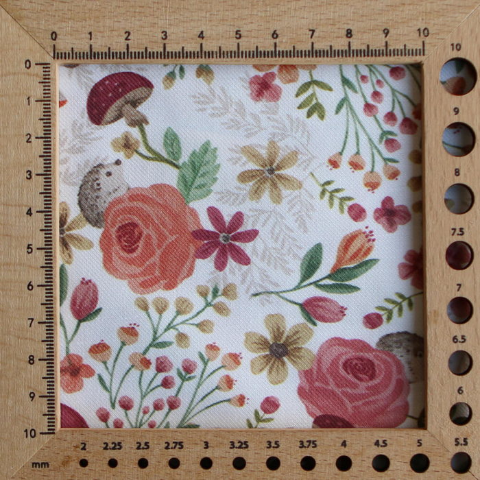 Tissu twill sergé coton organique imprimé fleuri hérissons bordeaux