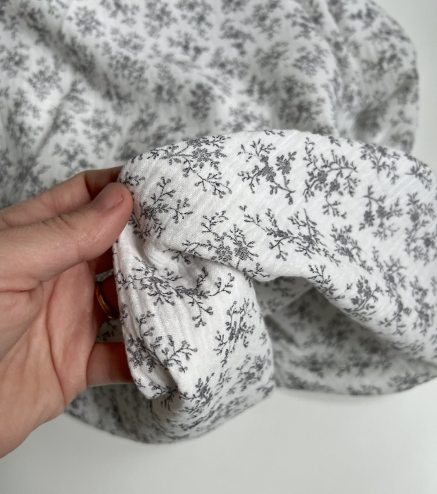 Meriem - Double gaze de coton BIO exclusif blanc à motifs fleuris gris Tissus issus de l'agriculture biologique  - 7