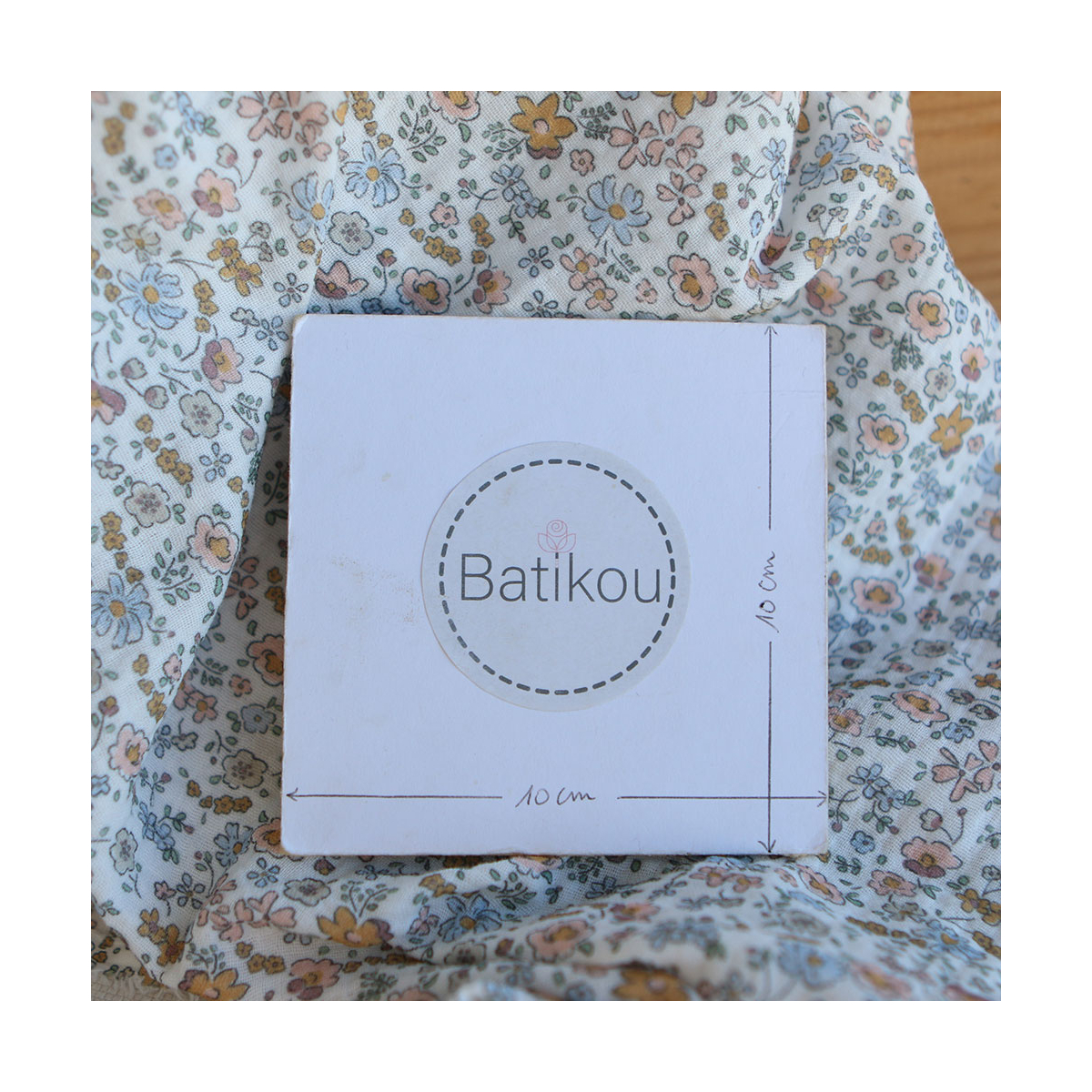 Albane - Double gaze de coton motif fleuri bleu ocre