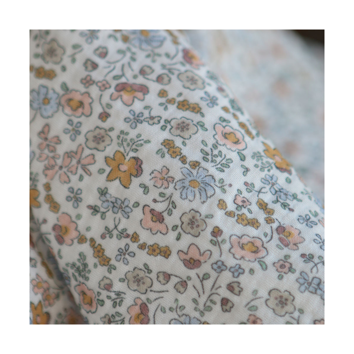 Albane - Double gaze de coton motif fleuri bleu ocre