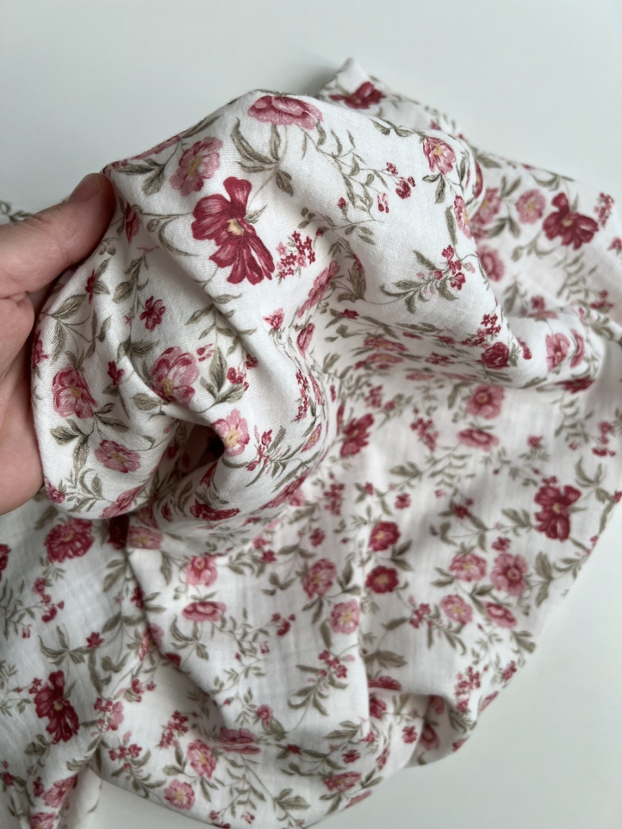 Romy - Double gaze de coton BIO blanc motif pourpre et vert Tissus issus de l'agriculture biologique  - 6