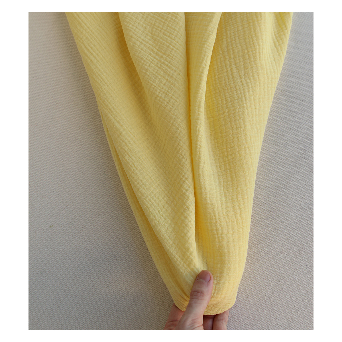 Double gaze de coton unie jaune lemon tendre