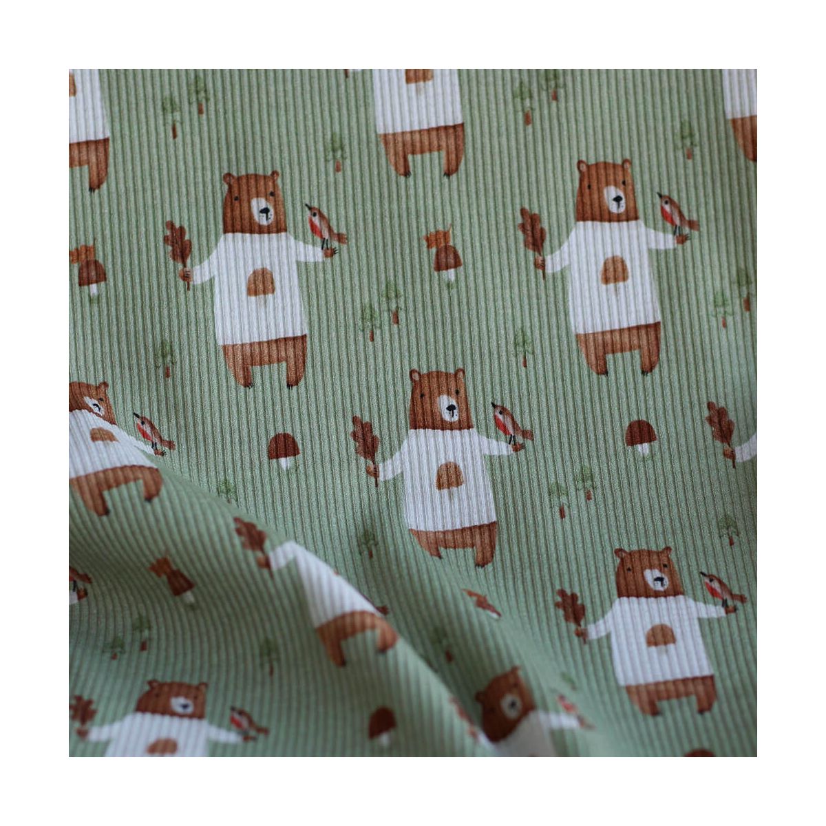 Jersey coton côtes fines à motifs petits ours de la forêt fond vert sauge