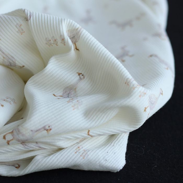 Jersey coton côtes fines à motifs petites oies fond lait