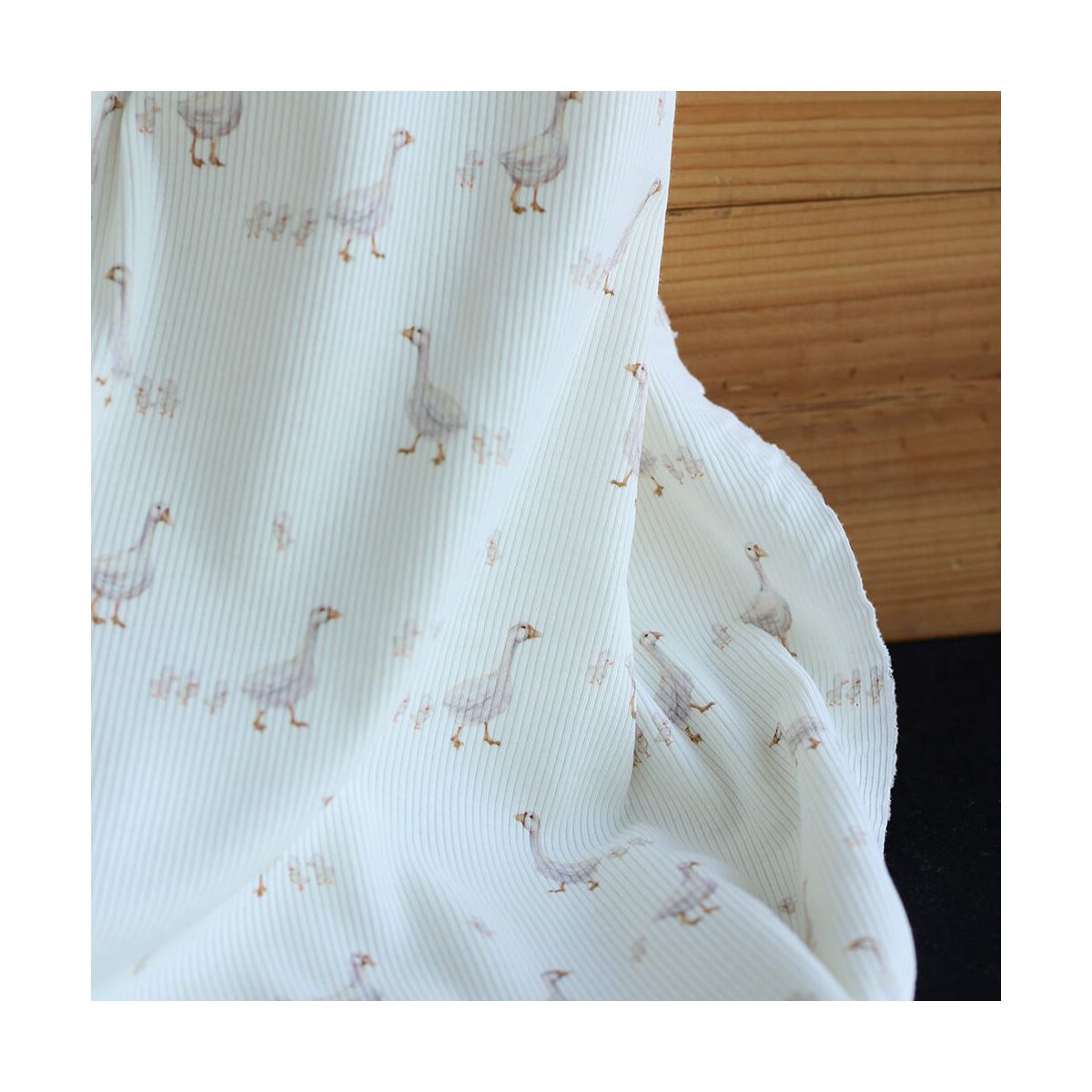 Jersey coton côtes fines à motifs petites oies fond lait