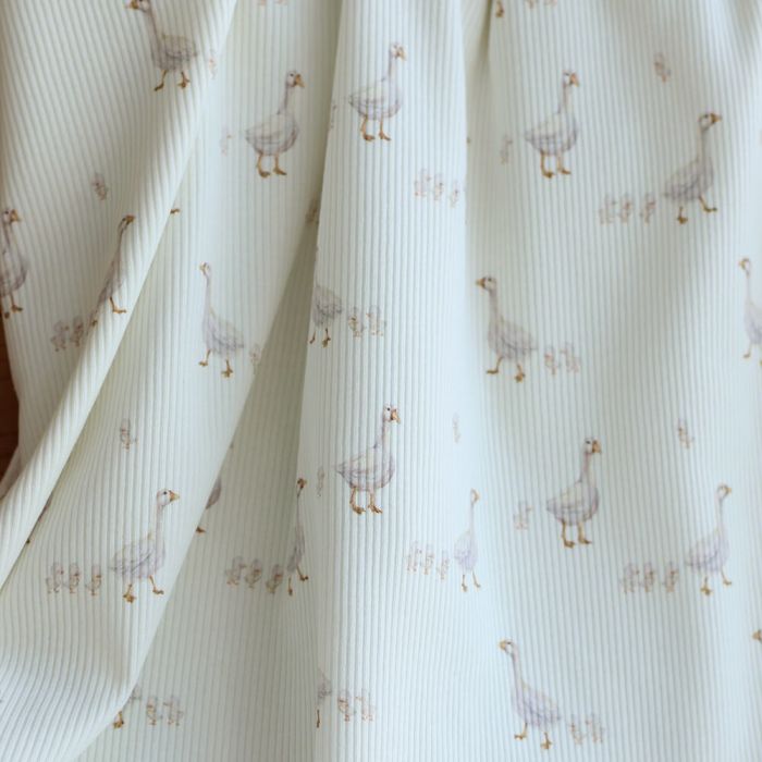 Jersey coton côtes fines à motifs petites oies fond lait