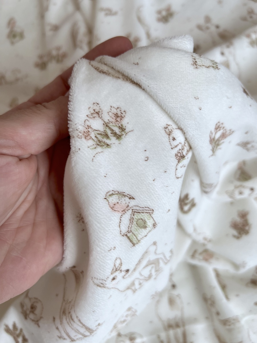 Robin - Velours de coton Nicky motif forêt tons beige Tissus issus de l'agriculture biologique  - 9