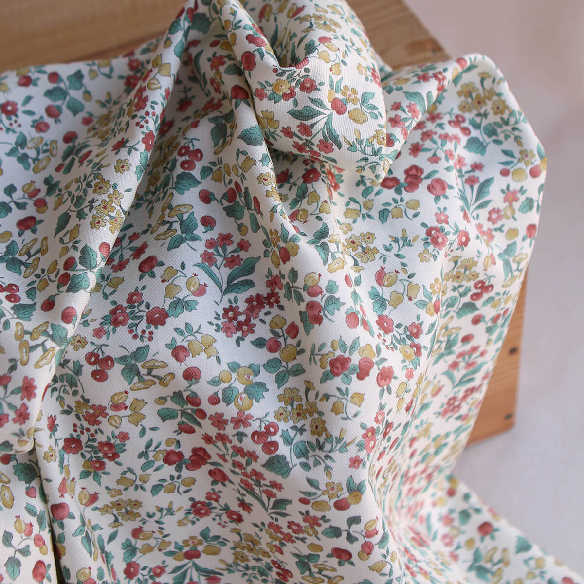 Tissu twill sergé coton organique imprimé fruité couture mètre fleuri