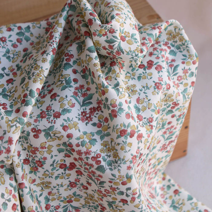 Tissu twill sergé coton organique imprimé fruité couture mètre fleuri