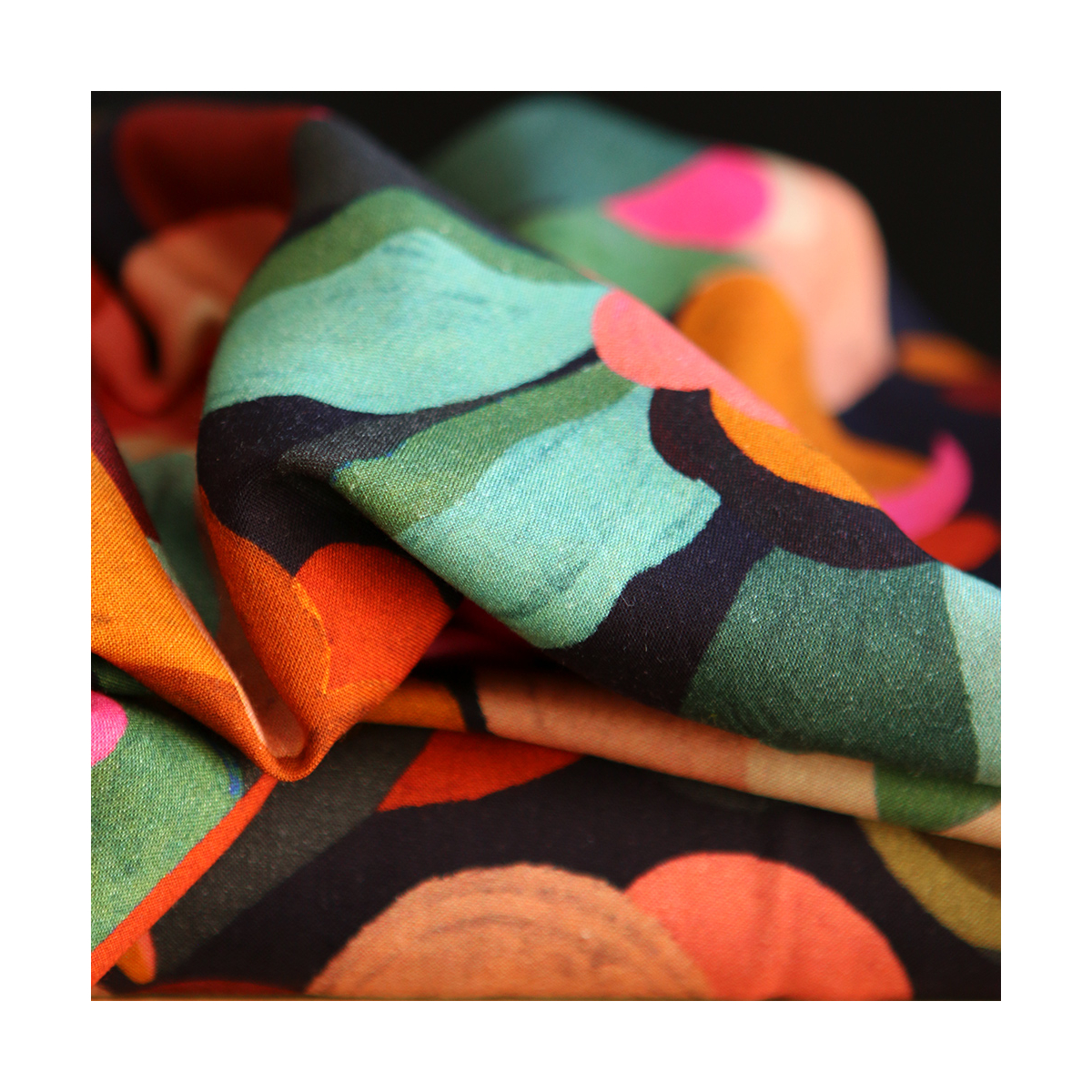 Abiva - Viscose imprimé graphique et fleuri fuschia