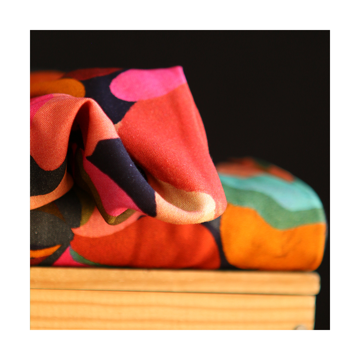 Abiva - Viscose imprimé graphique et fleuri fuschia