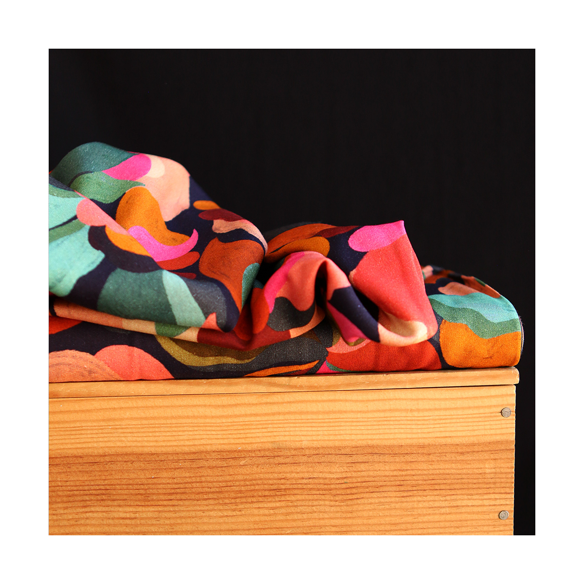 Abiva - Viscose imprimé graphique et fleuri fuschia