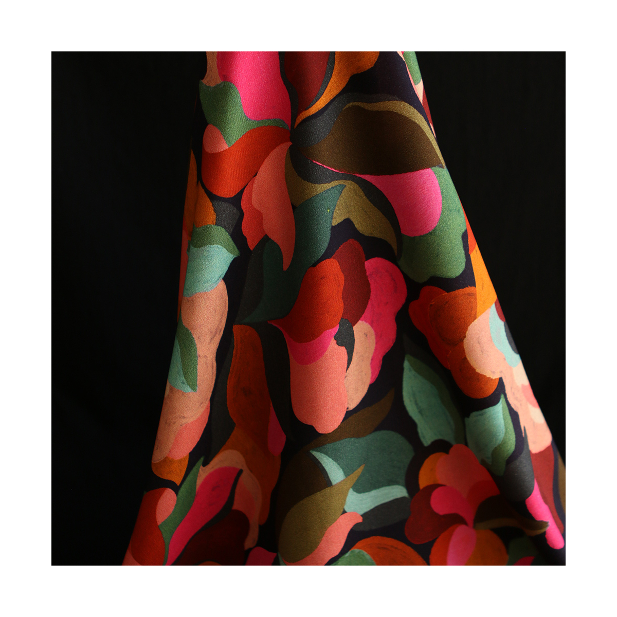 Abiva - Viscose imprimé graphique et fleuri fuschia