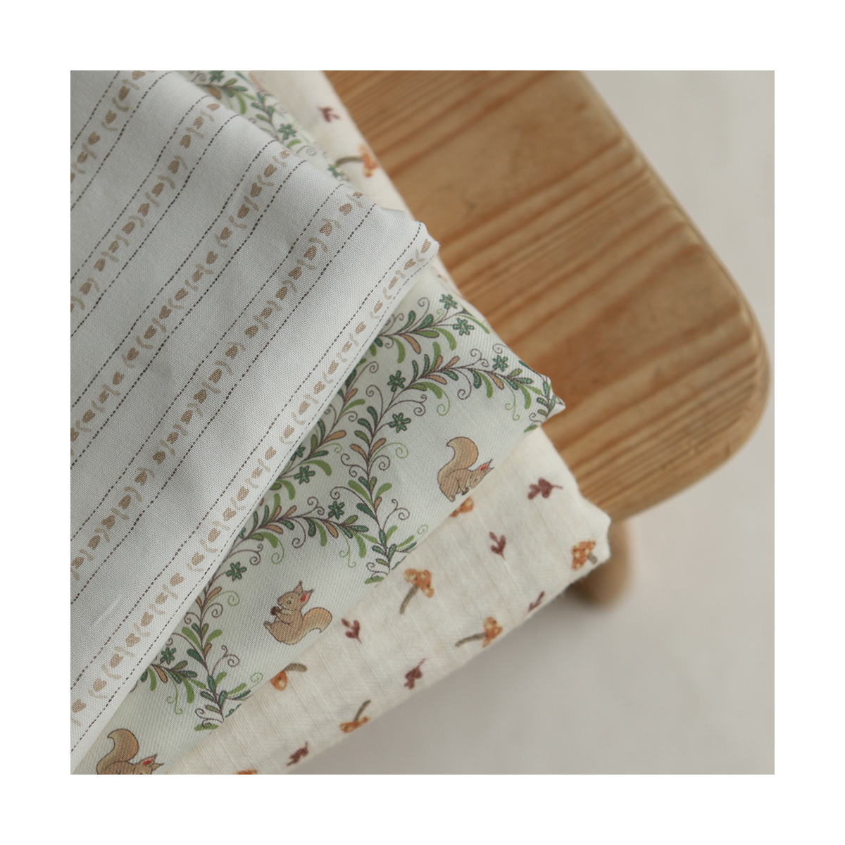 Mario - Seersucker / Coton gaufré doux fond écru champignons cuivre