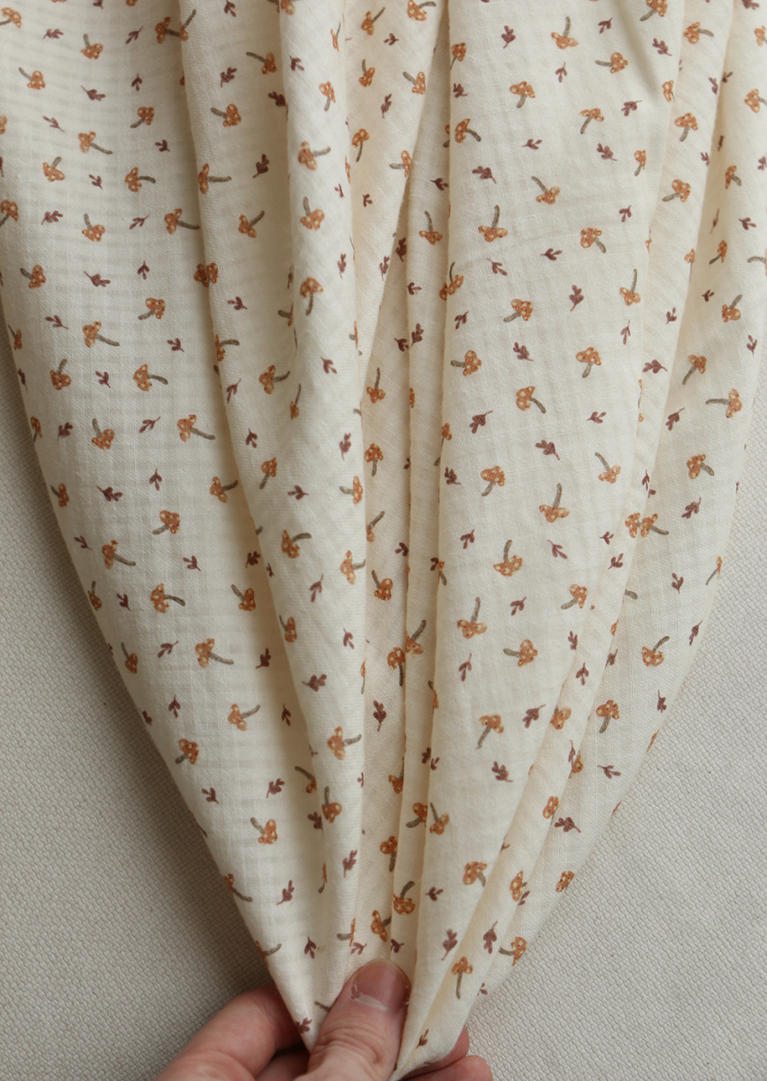 Mario - Seersucker / Coton gaufré doux fond écru champignons cuivre