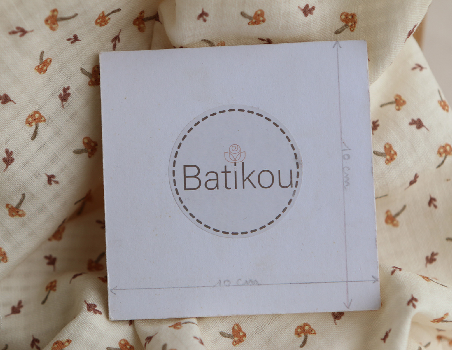 Mario - Seersucker / Coton gaufré doux fond écru champignons cuivre