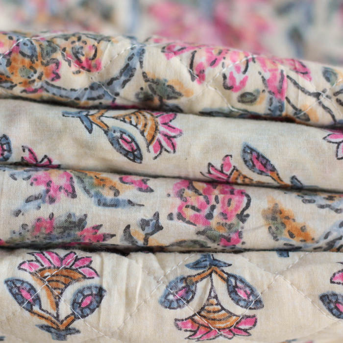 Tissu indien coton hand block traditionnel écru et touches roses