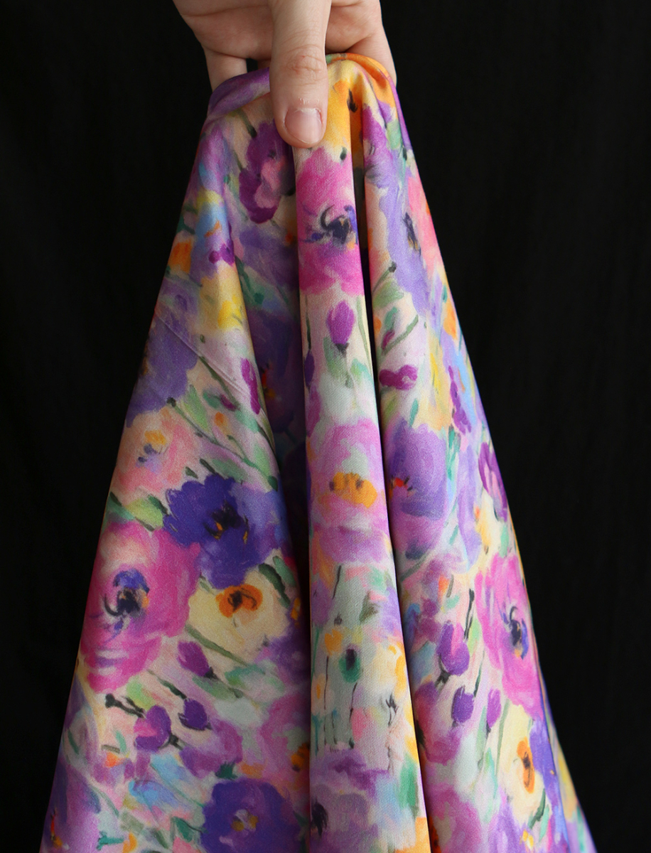 Emna - Viscose satinée imprimé fleuri parme