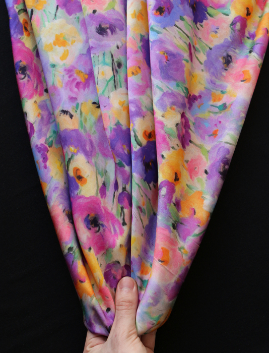 Emna - Viscose satinée imprimé fleuri parme