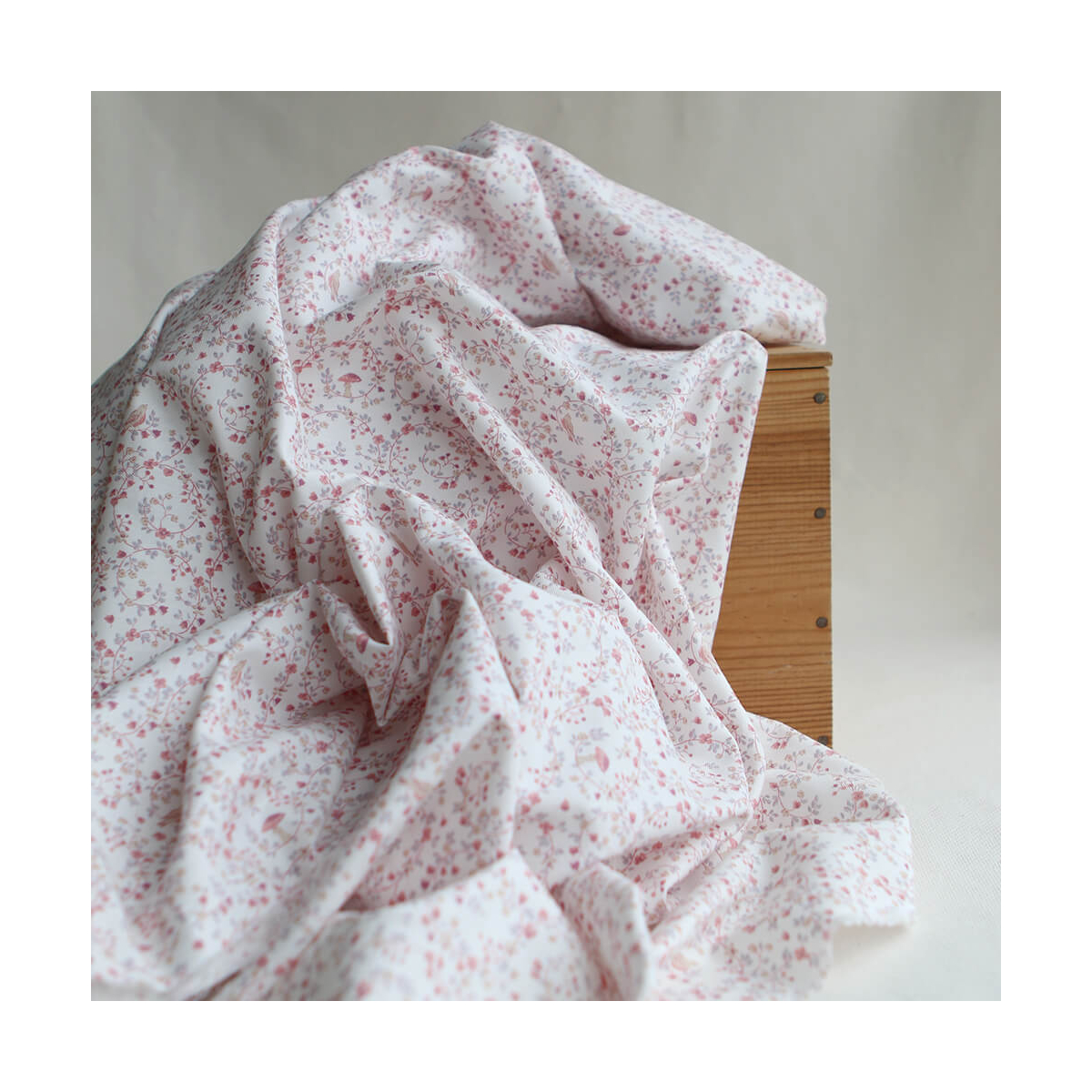 Plume - Tissu sergé de coton imprimé fleuri et oiseaux rose