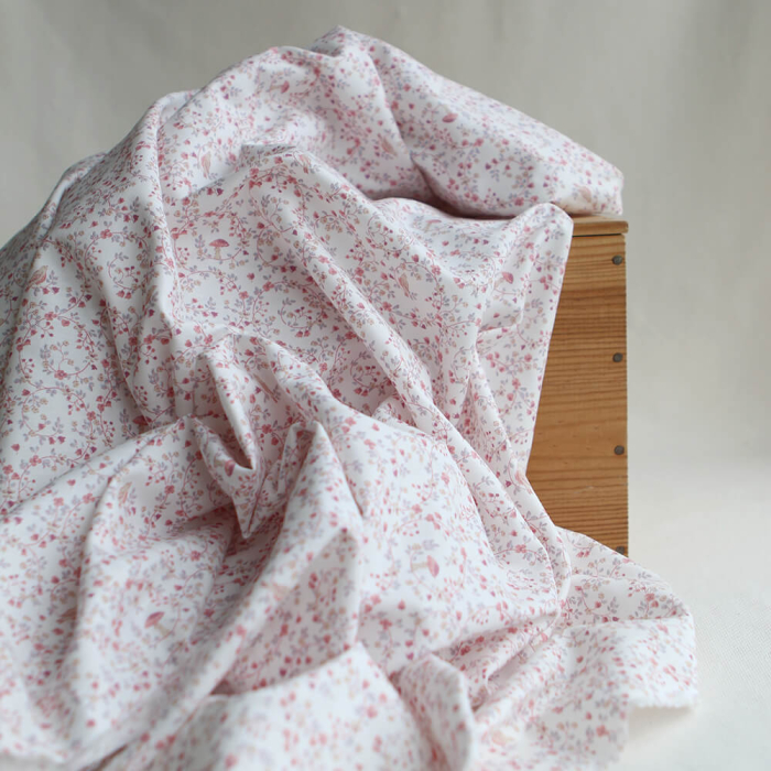 Plume - Tissu sergé de coton imprimé fleuri et oiseaux rose