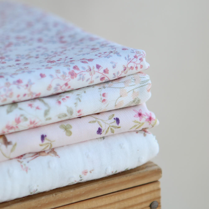 Plume - Tissu sergé de coton imprimé fleuri et oiseaux rose