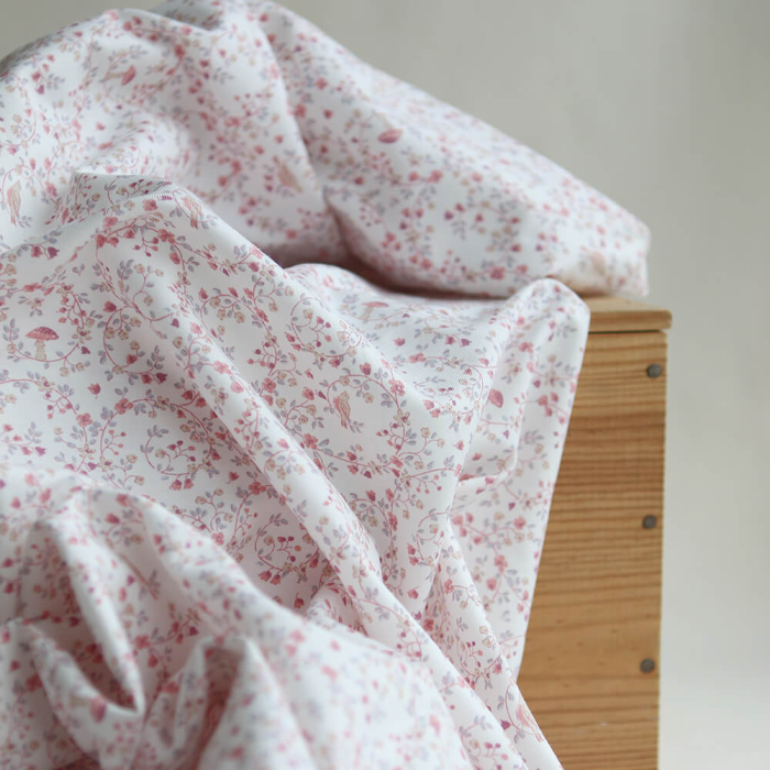 Plume - Tissu sergé de coton imprimé fleuri et oiseaux rose
