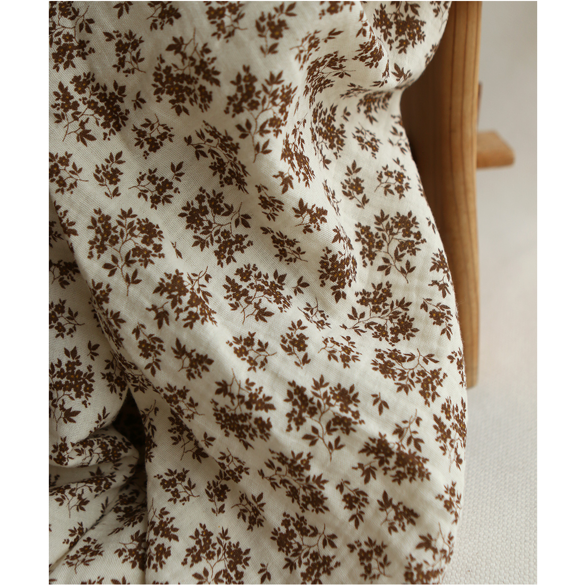 Soumeya - Double gaze coton BIO motif exclusif fond écru chocolat