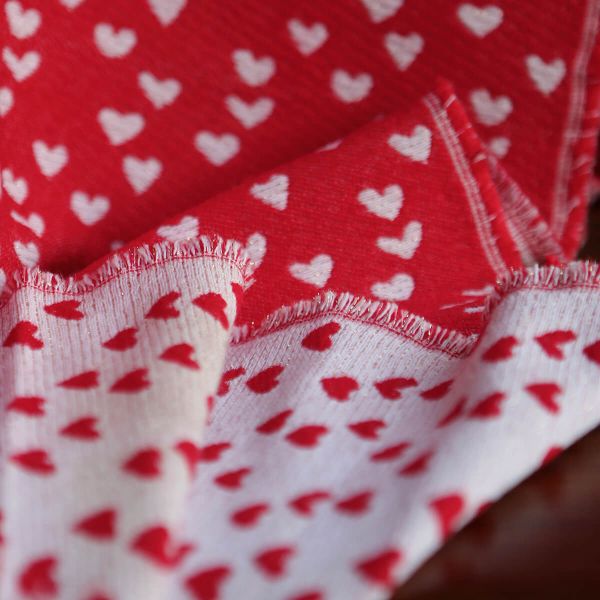 Merry - Tissu jacquard coeurs rouge et blanc / doré made in France 2