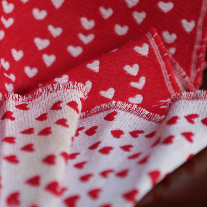Merry - Tissu jacquard coeurs rouge et blanc / doré made in France