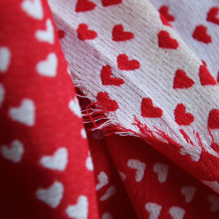 Merry - Tissu jacquard coeurs rouge et blanc / doré made in France
