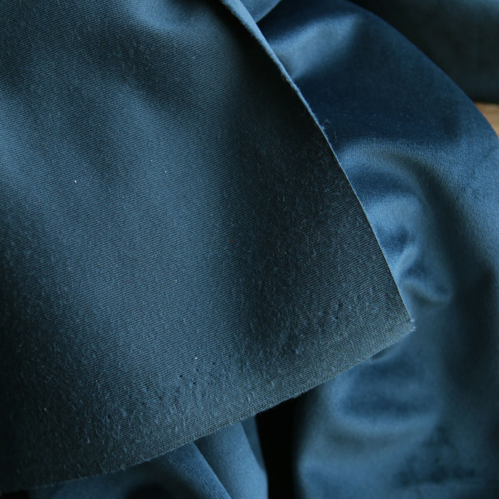 Velours ras coloris saphir