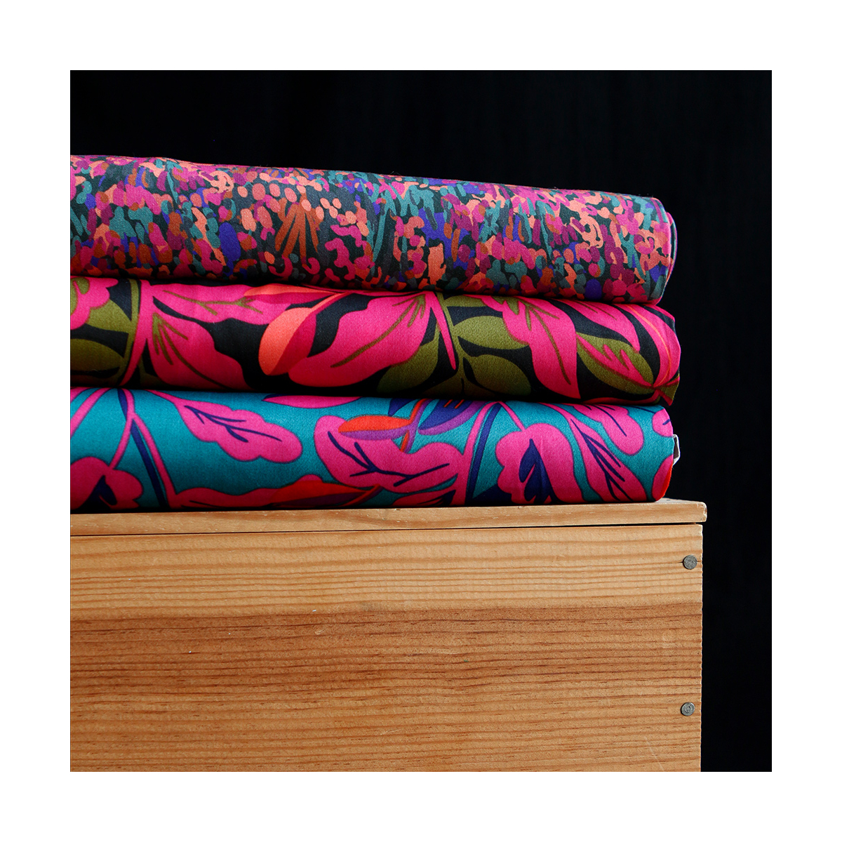 Nerida - Coton satiné Nerida Hansen à imprimé fleuri pétrole et fuschia