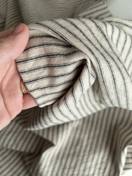 Lin et coton à rayures noires tissées coloris grège Qualité Oeko-tex - 1 2