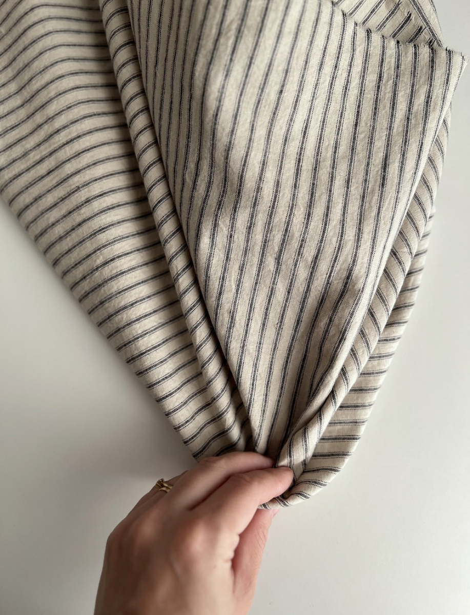 Lin et coton à rayures noires tissées coloris grège Qualité Oeko-tex - 7